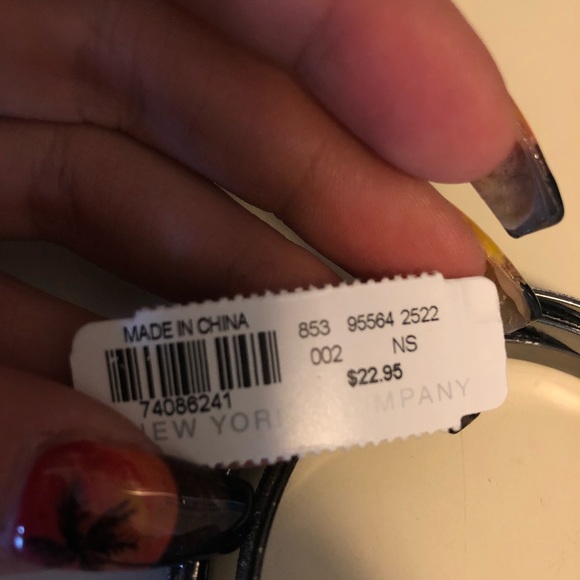 NWT NY&CO sparkle bangle set - Picture 2 of 2